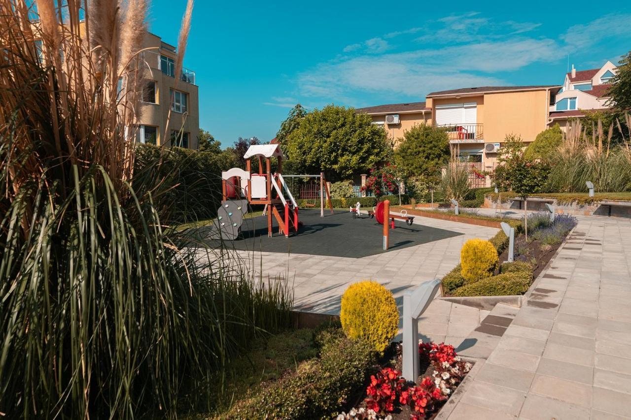 Nobile Apartment - Coral Residence Complex With Parking & Pool Varna Exteriér fotografie