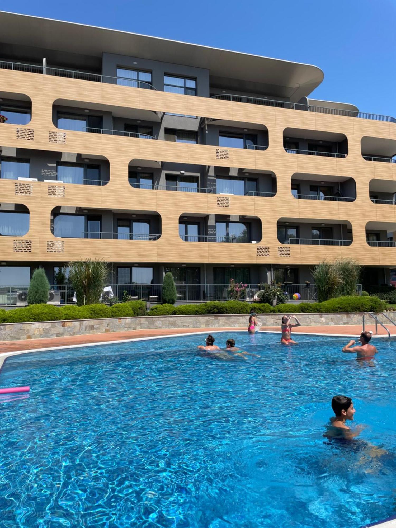 Nobile Apartment - Coral Residence Complex With Parking & Pool Varna Exteriér fotografie